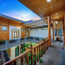 山溪云谷Free·书香心泊湖畔观景美宿(和顺古镇景区店)