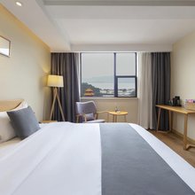 美美·素酒店(岳阳南湖广场店)