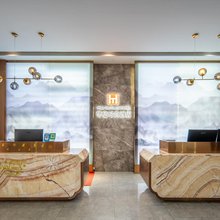 华庭时尚酒店(五环大道地铁站东西湖中心广场店)