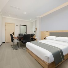 辰星民宿(飞天路地铁站店)