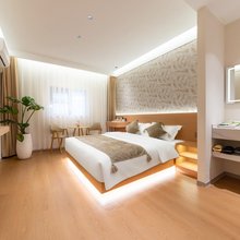 今安异乡丨Designer原木风度假民宿(开封万岁山大宋武侠城店)