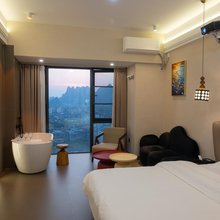 寂照·峰瞰华城 Skyline·CloudPeak观澜民宿(桂林站万象城店)