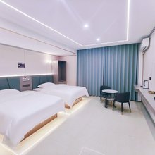 戴乐斯智享酒店(万达师院店)