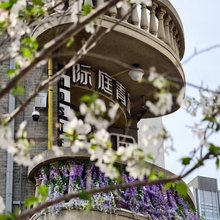 际庭青旅(南京西路地铁站店)