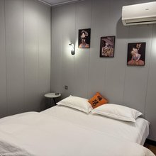 四月天宾馆(镇江火车站万达广场店)