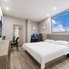 竞悦电竞民宿(商丘睢阳南路商丘工学院店)
