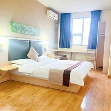沃德阿拉丁酒店(临沂罗庄区双月湖店)