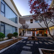 南歌云府·设计师影音供氧民宿(香格里拉独克宗古城店)