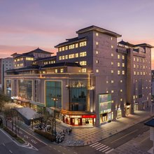 里白酒店(西安钟鼓楼五路口地铁站店)