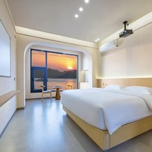半岛假日酒店