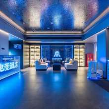小FAN熊电竞酒店(万寿宫八一广场地铁站店)