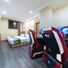 亦爱·电竞酒店(宝鸡文理学院店)