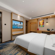 艺龙瑞云酒店(濮阳龙城广场市政府店)