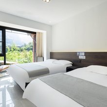 林州听涧山川酒店(石板岩小镇店)