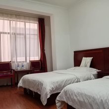大理月半湾酒店(大理高铁站洱海公园店)