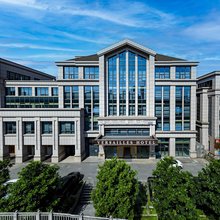 凡尔赛酒店(贵阳观山湖会展城省人民医院店)