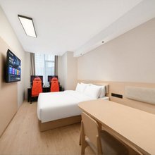 蚂蚁·光年电竞酒店(冉家坝花卉园地铁站店)