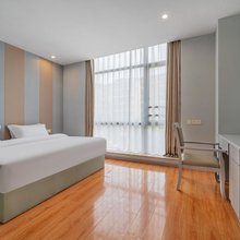 丽廷酒店(状元碑地铁站嘉陵风情步行街店)
