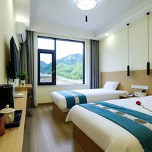 草堂客栈(六万情峡景区店)