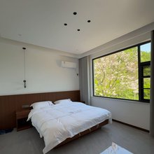 栾川依山伴水民宿