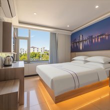 苏州起点假日宾馆(本色美术馆尹中路地铁站店)