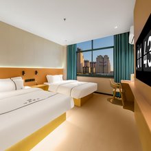东海爱登堡主题酒店