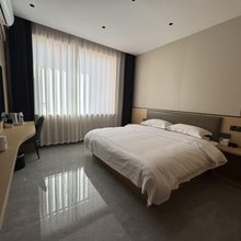 荣创智居酒店(碱柜高铁站店)