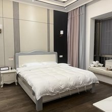 銮芒青旅(芒市小金塔店)