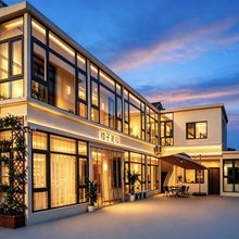 橙子·Nature轻奢|原木美学·Comfort美宿(开封万岁山武侠城店)