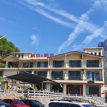 八里沟纳山纳水民宿
