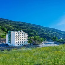 Forest Vacation 圣洁酒店(四姑娘山景区店)