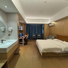 乐享电竞公寓(柳州城中万达广西科技大学店)