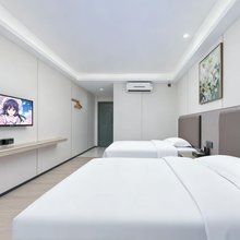 UP新竞电竞民宿(佛山火车站沙堤机场店)