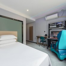 飞渡电竞影音酒店(成都西华大学店)