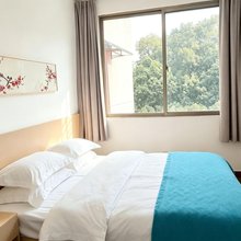 华驿客栈(桂林象鼻山两江四湖店)