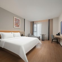 潮漫酒店(滕州吾悦广场店)