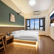 七 星荔枝酒店(河南轻工职业学院嵩山校区金水源欢乐谷店)