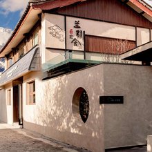 泠白Lingbai·兰引舍｜雪山私汤美宿(白沙古镇店)