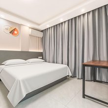 晶隆酒店(临桂吾悦广场店)