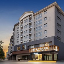 魔厂电竞酒店(郑州东站郑东商业中心店)