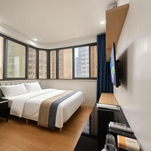 鸿答公寓(上海复旦大学大柏树地铁站店)
