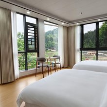小丹江苗寨花儿观景民宿