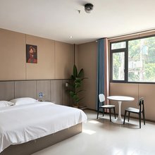华庭酒店(自贡万达广场店)