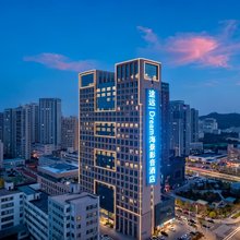 途远｜DreamHaven·Loft海景影音酒店(火炬八街国际海水浴场店)