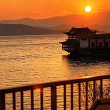 欣来·观洱∣Shine 海景日出度假美宿(洱海才村码头店)