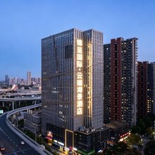 锦呈国际·云端湖景酒店(友谊大道武汉站店)