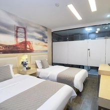 蓝湾假日酒店(板桥地铁站吾悦广场店)