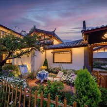 安雲·日照金山雪景设计师独立花园美宿(古城四方街店)