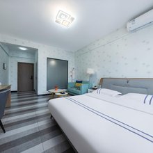 鑫阳光酒店(东兴中学店)
