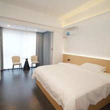 睡猫驿站酒店(蚌埠南翔城市广场万达广场店)